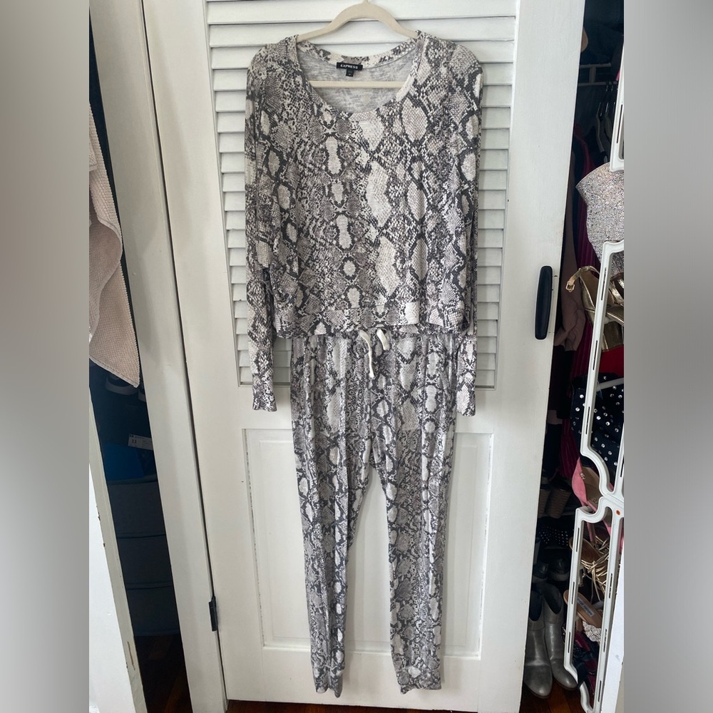 Express two piece lounge set